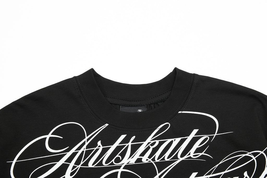 Plug‑House | Artskate Artpark Cursive‑Script Black Loose‑Fit Unisex Streetwear T‑Shirt